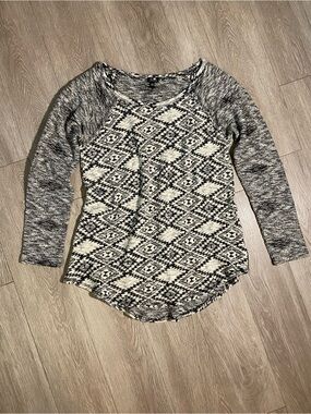 💜3/$25💜 Cable & Gauge Black and White Brocade Sweater Size Large